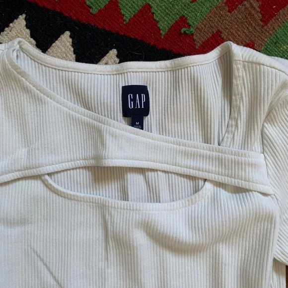 GAP elevated basic - long sleeve white tshirt cutout neckline - ribbed - stretch - Picture 6 of 9